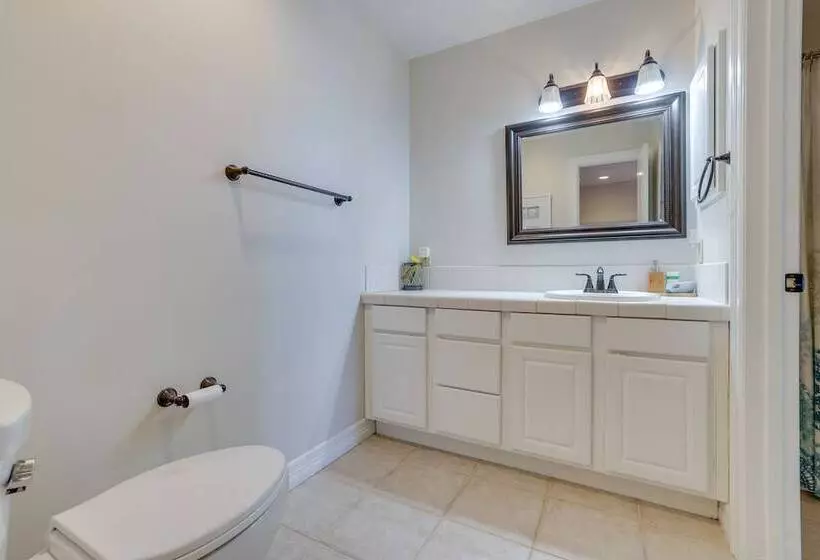 Scenic Canyon Lake Vacation Home Near Boat Ramp!