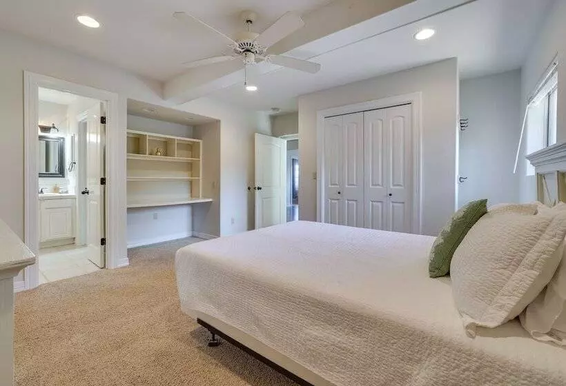 Scenic Canyon Lake Vacation Home Near Boat Ramp!