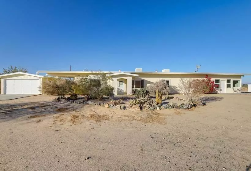 Serene Home W/ Yard   8 Mi To Joshua Tree!