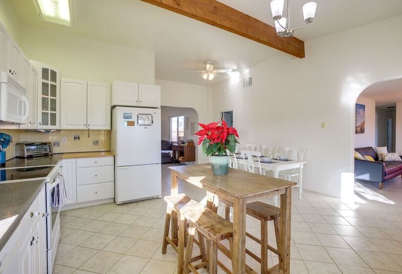 Serene Home W/ Yard 8 Mi To Joshua Tree!