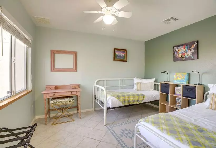 Serene Home W/ Yard   8 Mi To Joshua Tree!