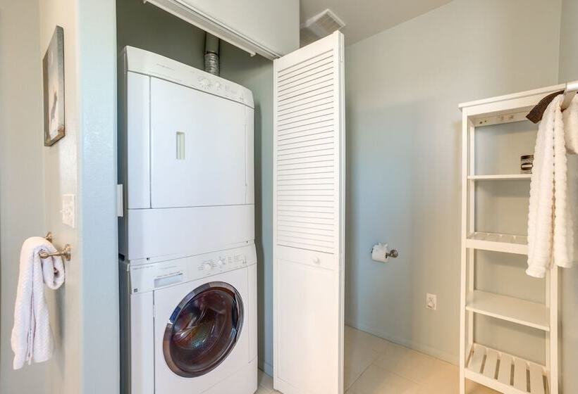 Serene Home W/ Yard 8 Mi To Joshua Tree!