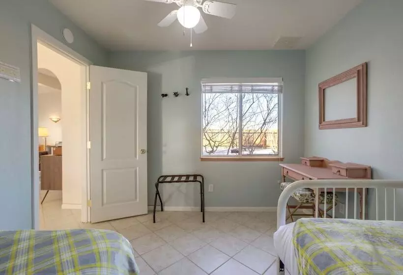 Serene Home W/ Yard   8 Mi To Joshua Tree!