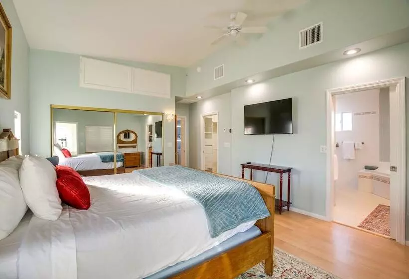 Serene Home W/ Yard   8 Mi To Joshua Tree!
