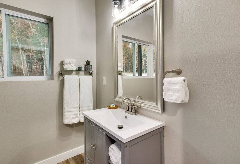 Spacious + Serene Camdenton Home W/ Hot Tub!