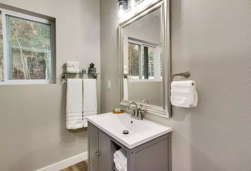 Spacious + Serene Camdenton Home W/ Hot Tub!