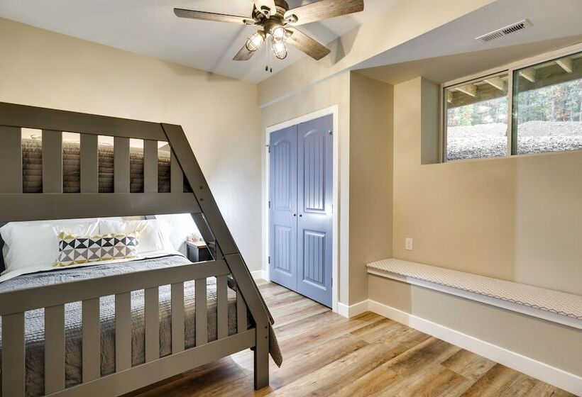 Spacious + Serene Camdenton Home W/ Hot Tub!