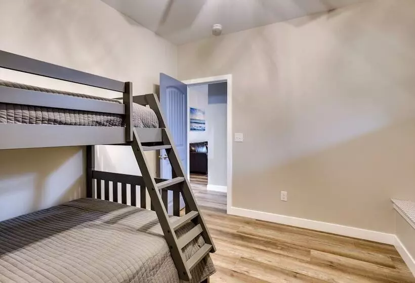 Spacious + Serene Camdenton Home W/ Hot Tub!