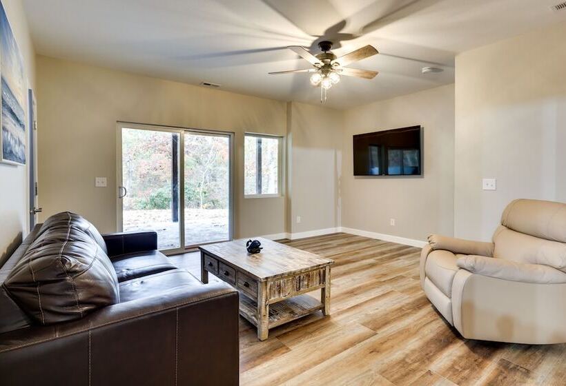 Spacious + Serene Camdenton Home W/ Hot Tub!