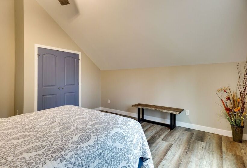 Spacious + Serene Camdenton Home W/ Hot Tub!