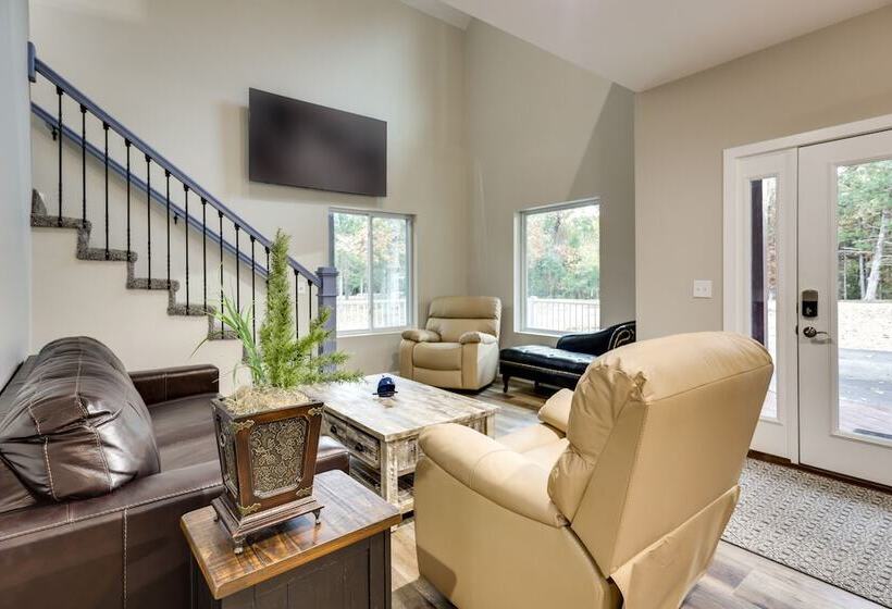 Spacious + Serene Camdenton Home W/ Hot Tub!