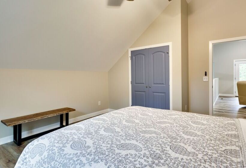 Spacious + Serene Camdenton Home W/ Hot Tub!