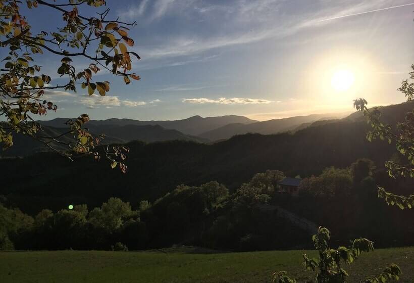 פונדק Agriturismo La Grotta Dei Folletti