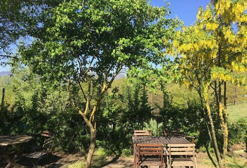 פונדק Agriturismo La Grotta Dei Folletti