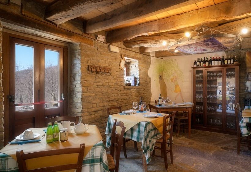 פונדק Agriturismo La Grotta Dei Folletti