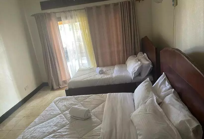 7 Days Hotel On Un Base
