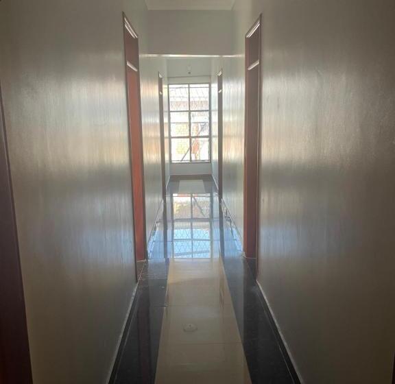 7 Days Hotel On Un Base