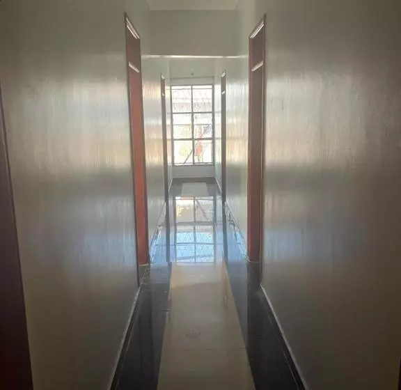 7 Days Hotel On Un Base