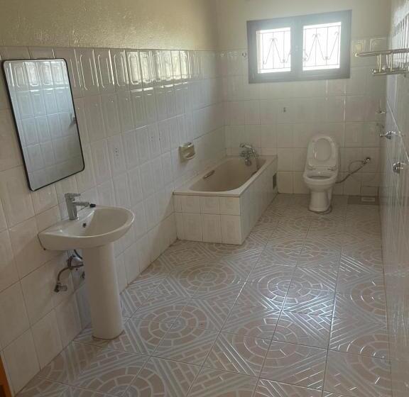 7 Days Hotel On Un Base