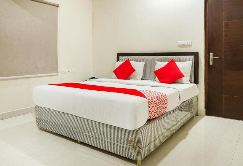 Hotel Oyo Karthikeya Pride