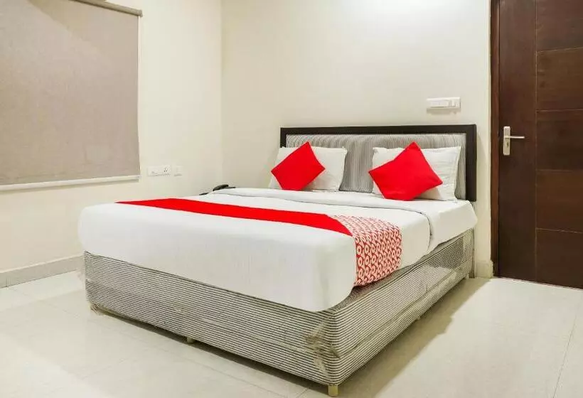 ホテル Oyo Karthikeya Pride