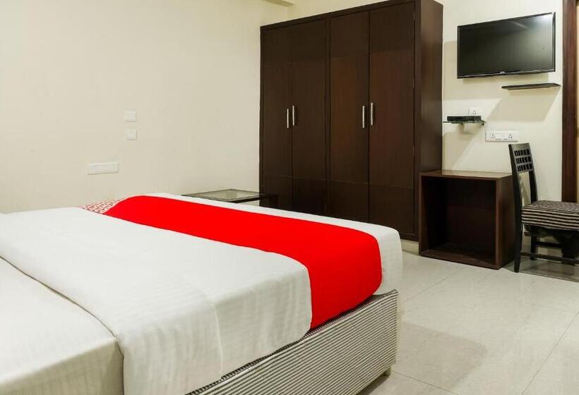 Hotel Oyo Karthikeya Pride