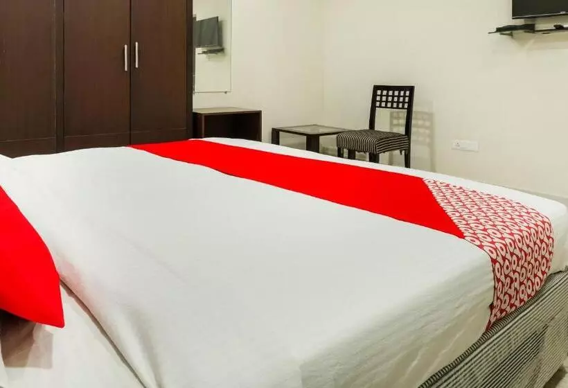 ホテル Oyo Karthikeya Pride