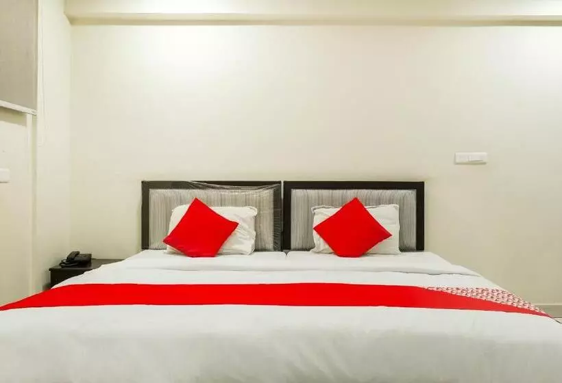 ホテル Oyo Karthikeya Pride