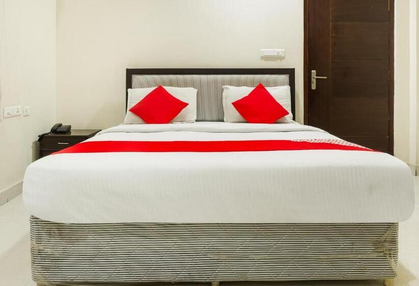 Hotel Oyo Karthikeya Pride