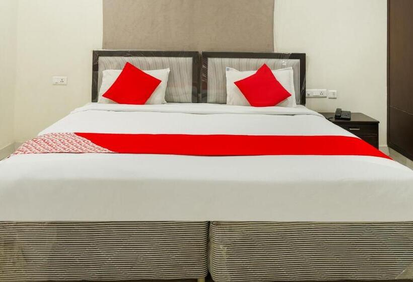 Hotel Oyo Karthikeya Pride
