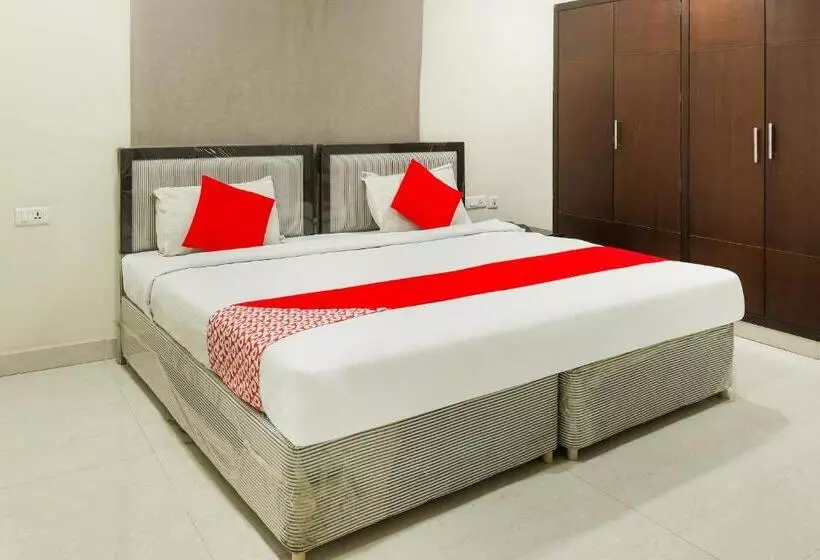 ホテル Oyo Karthikeya Pride