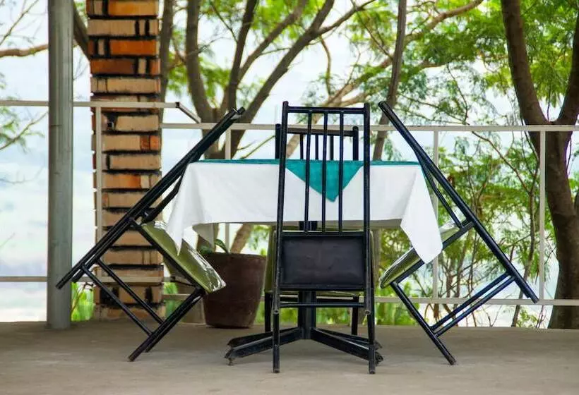 هتل Springs International