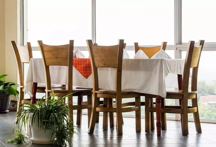 هتل Springs International