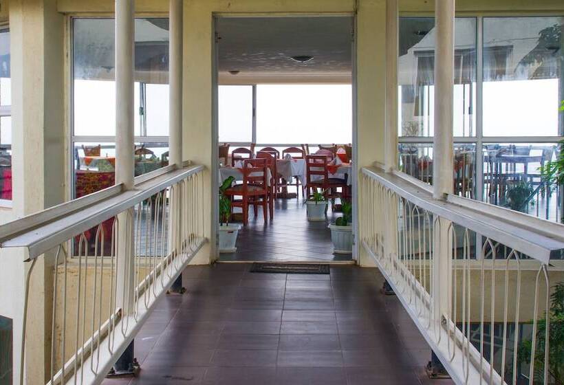 هتل Springs International