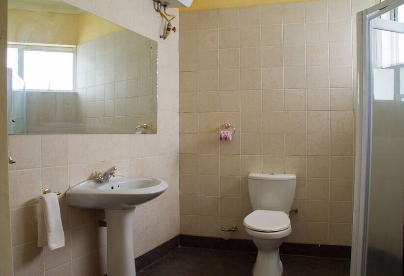 هتل Springs International