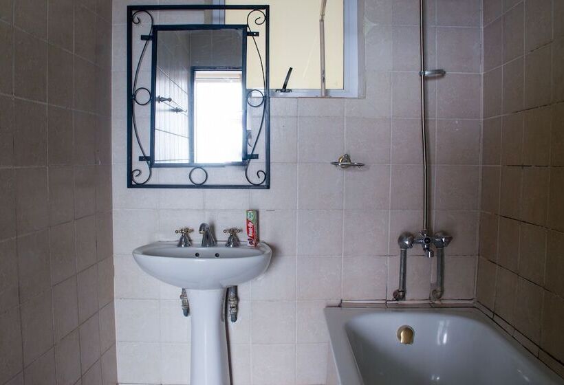 هتل Springs International