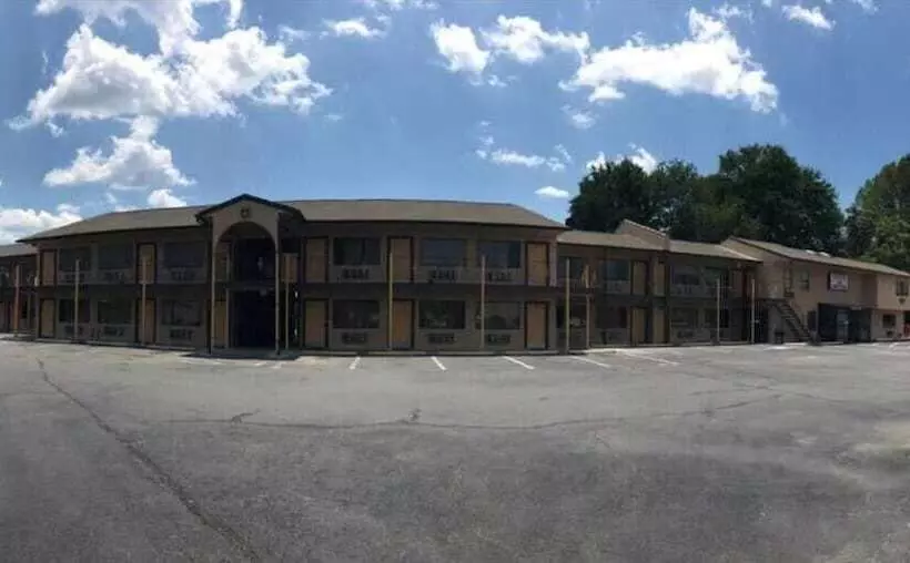 Hotelli Travelers Inn