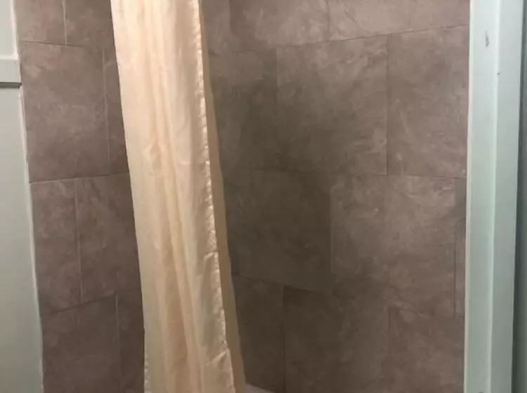 Hotelli Travelers Inn