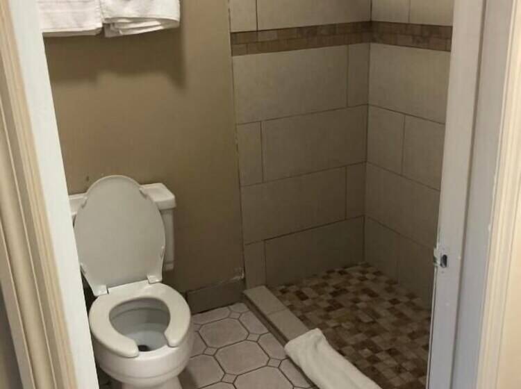 호텔 Travelers Inn