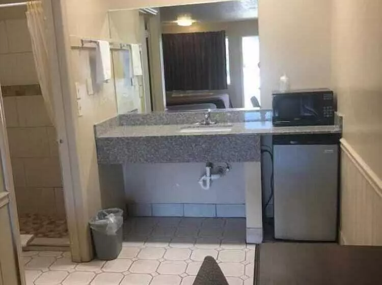 Hotelli Travelers Inn