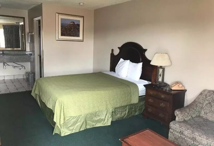 Hotelli Travelers Inn