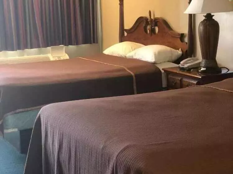 Hotelli Travelers Inn