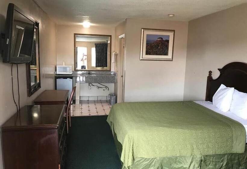 호텔 Travelers Inn