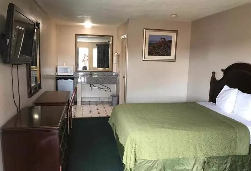 Hotelli Travelers Inn