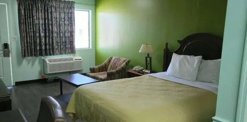 ホテル Travelers Inn