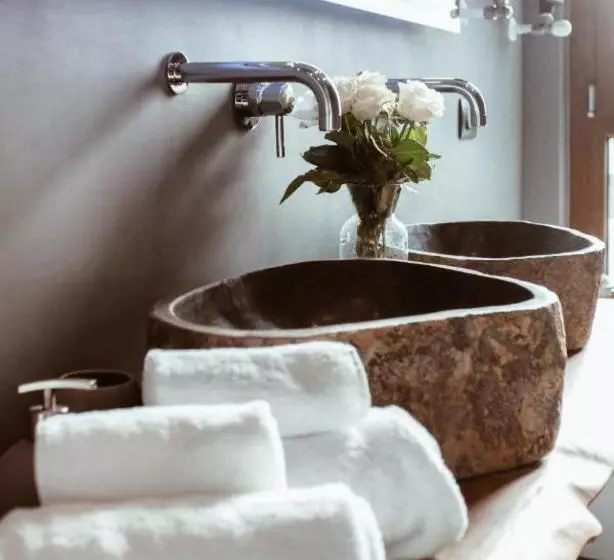 پانسیون Kero Luxury Rooms