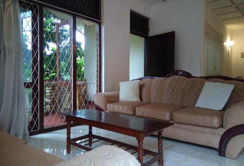 ペンション Nawala Inn