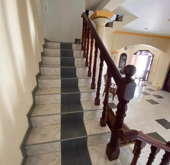 ペンション The Serene House