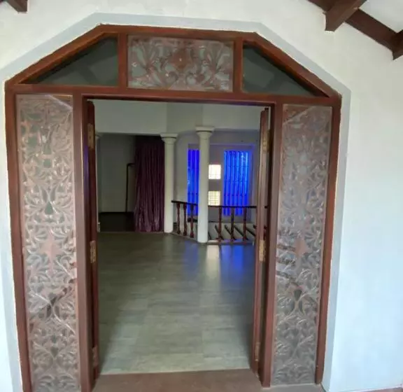 ペンション The Serene House