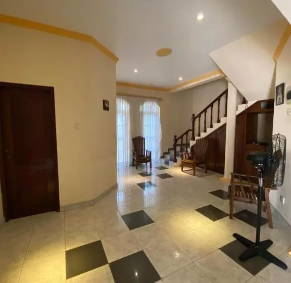 ペンション The Serene House